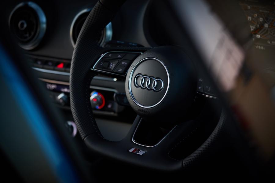 Детали интерьера Audi S3 Sedan (8V) 2016 года  (AU) (фото 30 из 36)